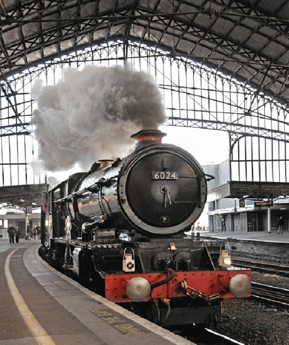 Temple Meads with train