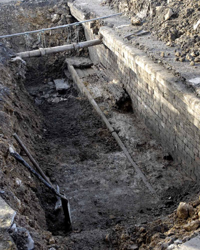 Trench showing platform